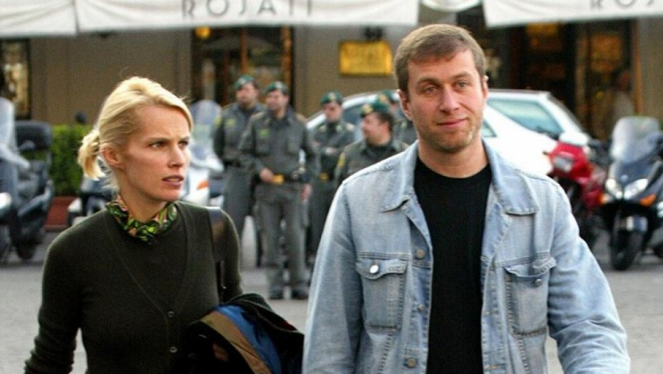 KAO NA FILMU - RODILA MU PETERO DECE, UZELA MILIONE I NESTALA Radnik obezbeđenja tvrdi da zna gde se skriva Irina Abramovič