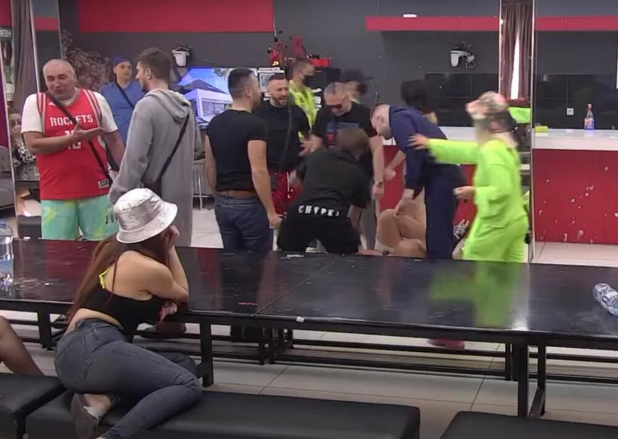 PRODUKCIJA MOMENTALNO REAGOVALA! Tri zadrugara strogo kažnjena zbog brutalnog nasilja, ogromne svote novca su u pitanju!