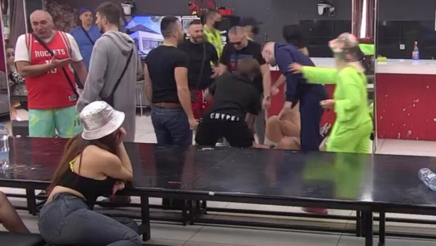 PSOVAO MU MRTVU MAJKU I NJEN GROB! Brutalna svađa zadrugara, izgovorene najgnusnije moguće uvrede ikada u rijalitiju!