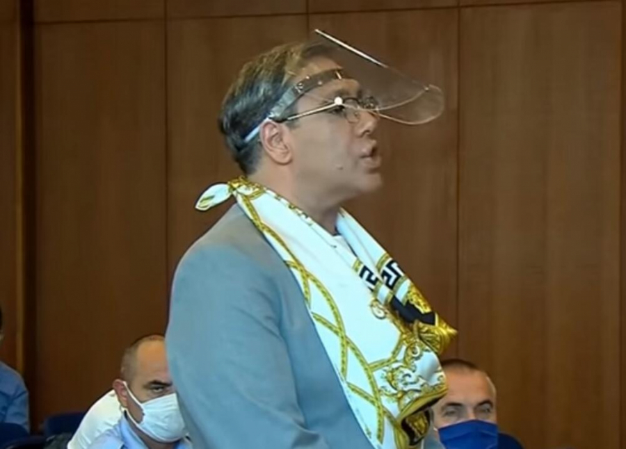 LETOVAO NA MIKONOSU, TROŠIO HILJADE EVRA NA GARDEROBU Završio iza rešetaka, evo kako je propao Boki 13 (FOTO)