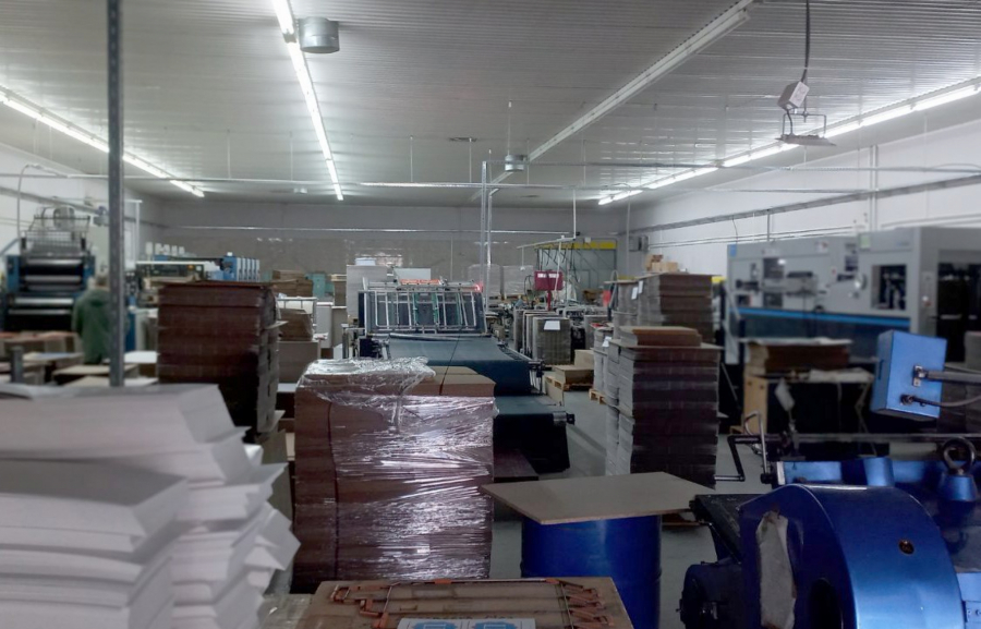 PRODAVALI FALSIFIKOVANE KANCEROGENE PROIZVODE Uhapšena 21 osoba, zaplenjeni luksuzni automobili, novac i oružje