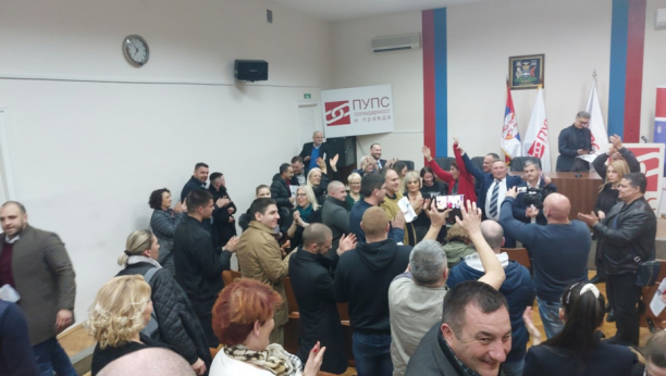 PUPS PORUČIO: Mi penzioneri smo željni jedni drugih!