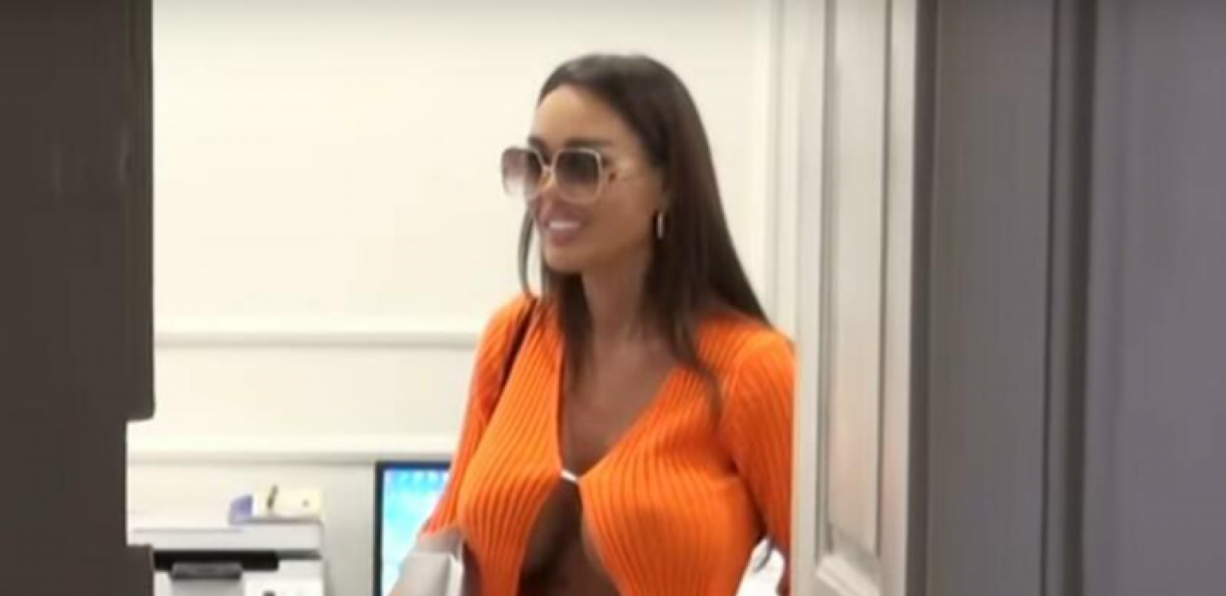 ANA KORAĆ BEZ GAĆICA! Starleta nikad vrelijom fotkom napravila haos na mrežama, pozira u teretani i mami uzdahe (FOTO)