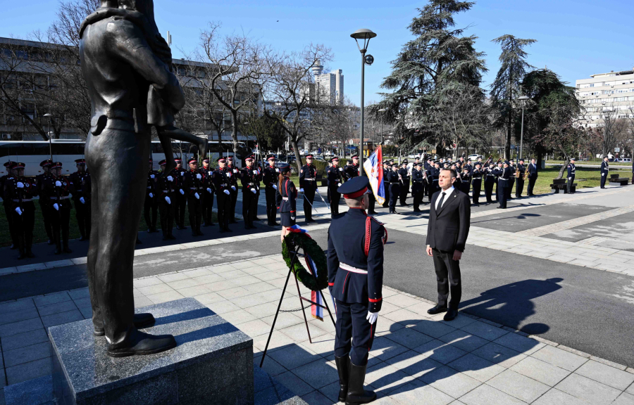 VULIN POLOŽIO VENAC Još uvek sanjamo našu ubijenu decu, to je bio poslednji veliki nekažnjeni ratni zločin u 20. veku (FOTO)