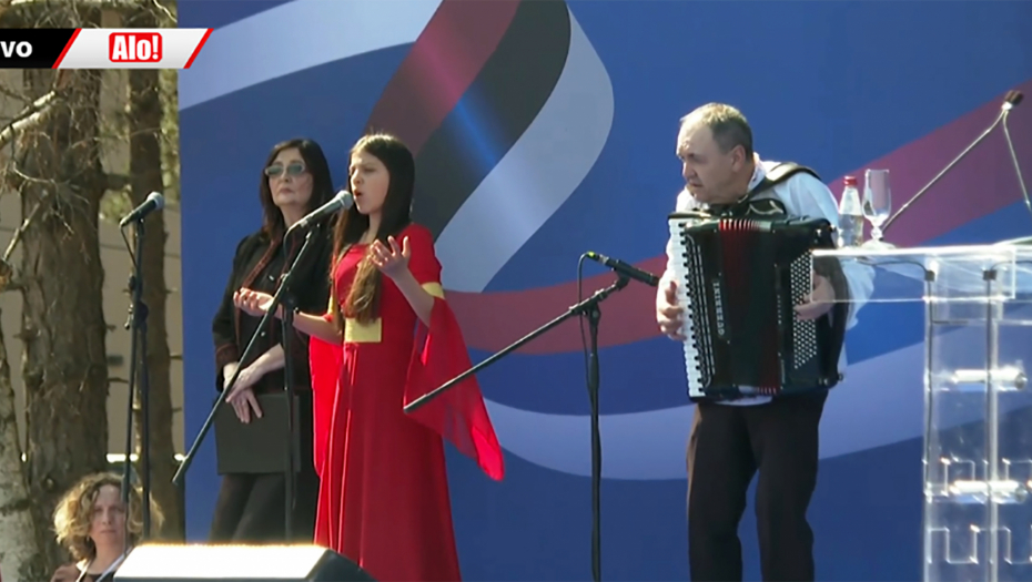 "ĐENERALE, ĐENERALE, NEK' JE TVOJOJ MAJCI HVALA..." Emotivna pesma grmi u Kruševcu, poslušajte stihove posvećene heroju koji je tukao arnautske bande i NATO zlikovce na Kosovu i Metohiji