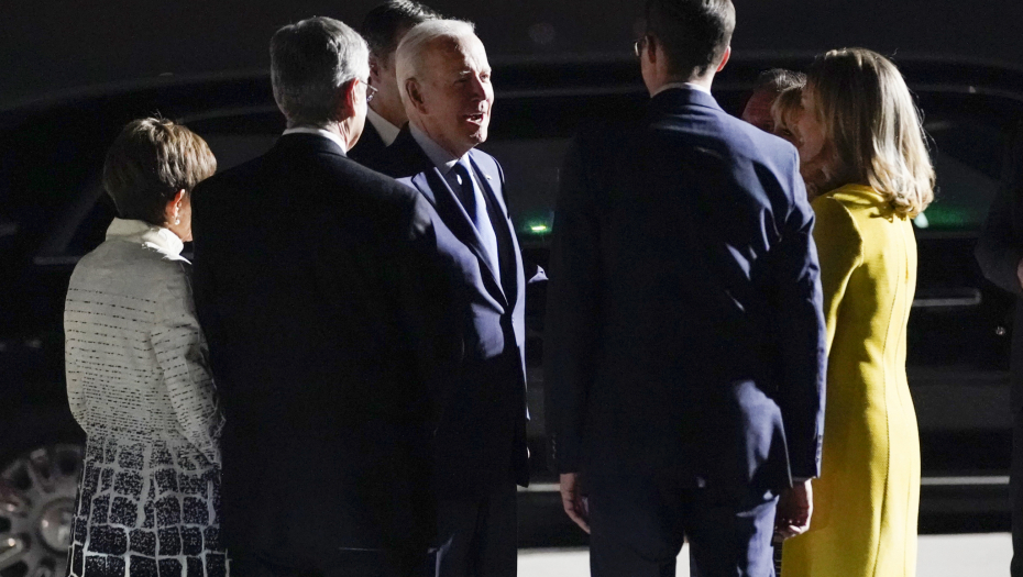 KAKO ČUVAJU BAJDENA? Lažni "Air force one", lažna "Zver" i pratnja od 50 vozila