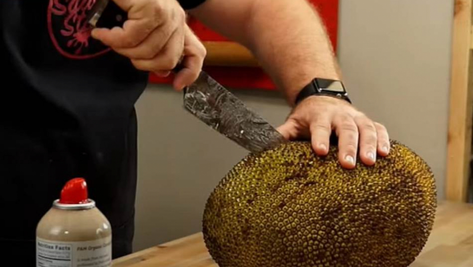 KAD SE SKUVA, LIČI NA MESO Svet zapanjen lekovitom voćkom koja se na pijacama prodaje i do 22.000 dinara!