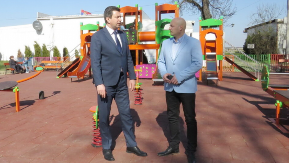 GRAD ŠABAC IZGRADIO SEDAM DEČJIH IGRALIŠTA I TRI FITNES TERENA ZA GODINU DANA Gradonačelnik Aleksandar Pajić danas je obišao završne radove!