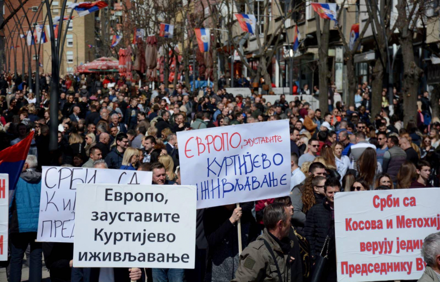 10.000 LJUDI NA PROTESTIMA U KOSOVSKOJ MITROVICI Evropo, zaustavi Kurtijevo iživljavanje!