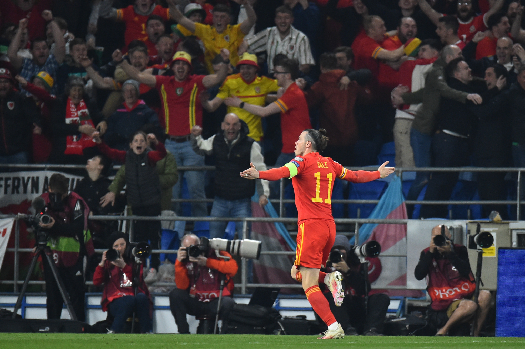 KAČI KOPAČKE O KLIN? Posle neverovatne partije u dresu Velsa isplivala ne baš radosna informacija za fanove Gereta Bejla!