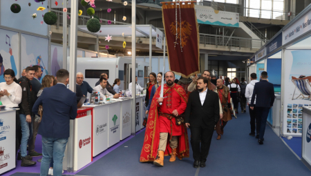 SVEGA IMA, SAMO SPREMITE NOVČANIK Alo! Na najvećoj smotri putovanja, avantura i uživanja predstavljaju se izlagači iz Srbije, ali i Crne Gore, Grčke, Turske, pa i Malezije i Egipta