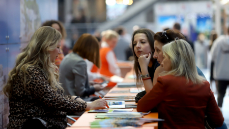 SVEGA IMA, SAMO SPREMITE NOVČANIK Alo! Na najvećoj smotri putovanja, avantura i uživanja predstavljaju se izlagači iz Srbije, ali i Crne Gore, Grčke, Turske, pa i Malezije i Egipta