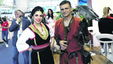 SVEGA IMA, SAMO SPREMITE NOVČANIK Alo! Na najvećoj smotri putovanja, avantura i uživanja predstavljaju se izlagači iz Srbije, ali i Crne Gore, Grčke, Turske, pa i Malezije i Egipta