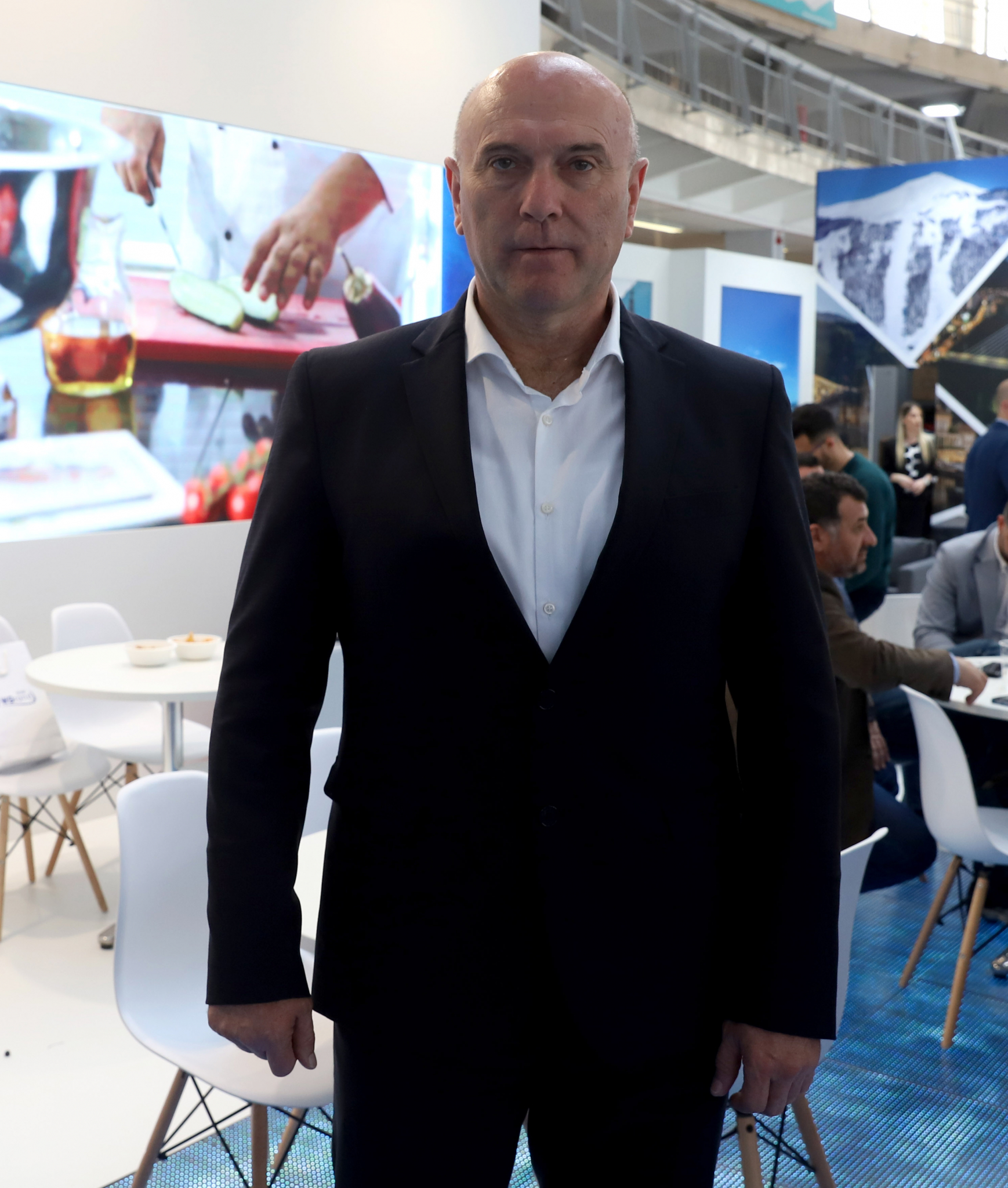 SVEGA IMA, SAMO SPREMITE NOVČANIK Alo! Na najvećoj smotri putovanja, avantura i uživanja predstavljaju se izlagači iz Srbije, ali i Crne Gore, Grčke, Turske, pa i Malezije i Egipta