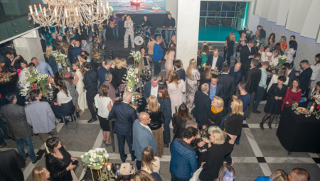 SVEGA IMA, SAMO SPREMITE NOVČANIK Alo! Na najvećoj smotri putovanja, avantura i uživanja predstavljaju se izlagači iz Srbije, ali i Crne Gore, Grčke, Turske, pa i Malezije i Egipta