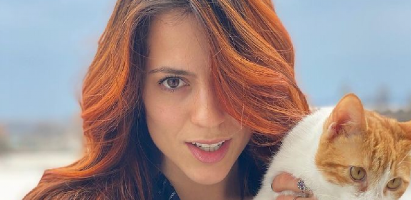 LEPA SRPSKA GLUMICA POKAZALA DEČKA I ODUŠEVILA SVE U ljubavi su godinu dana, a fotografije govore više od reči (FOTO)