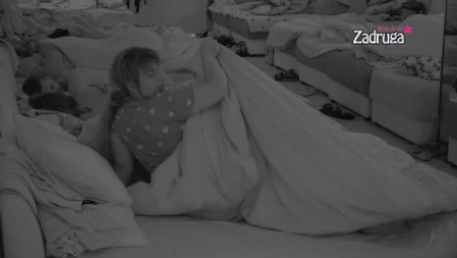 ŠOKANTAN SNIMAK NAKON SE*SA SA BEBICOM! Kulićka uradila ovo, društvene mreže se usijale od komentara! (VIDEO)