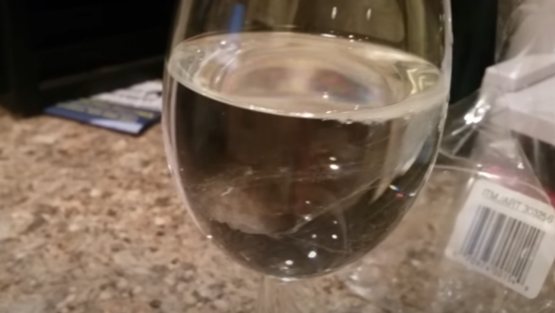 KUĆNI TEST NA KANDIDU Potrebna vam je samo čaša vode, a ako ovo primetite hitno kod lekara!