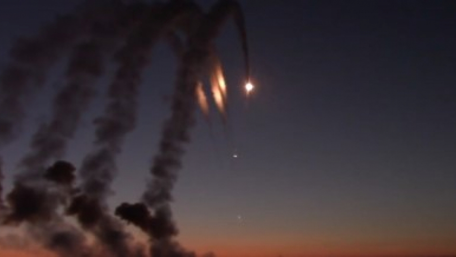 RAKETE OBASJALE NOĆ IZNAD CRNOG MORA Rusi ispalili krstareće projektile, uništili najveće ukrajinsko skladište goriva (VIDEO)