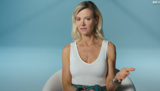 POTPUNO JE "SKRENULA S UMA" Popularana plaviša živela je život iz bajke, a završila je kao robinja i kriminalac!