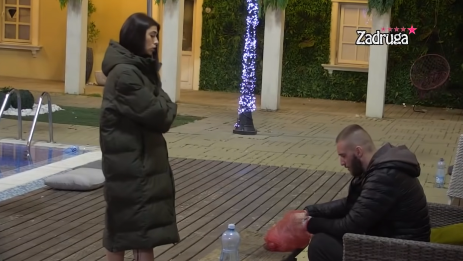 SUMNJIVE MODRICE PO RUKAMA MILICE VESELINOVIĆ?! Da li to ona samu sebe povređuje u trenucima nervoze i svađa sa Mensurom?!