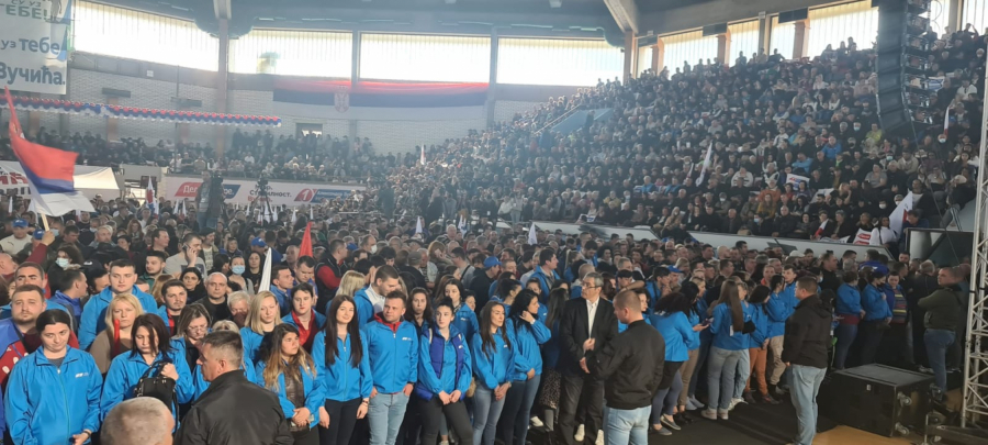 VUČIĆ OBJASNIO HEJTERIMA A čime pristalice SNS da dođu nego autobusom, majke ti? BMW-om da se voze?  (FOTO/VIDEO)