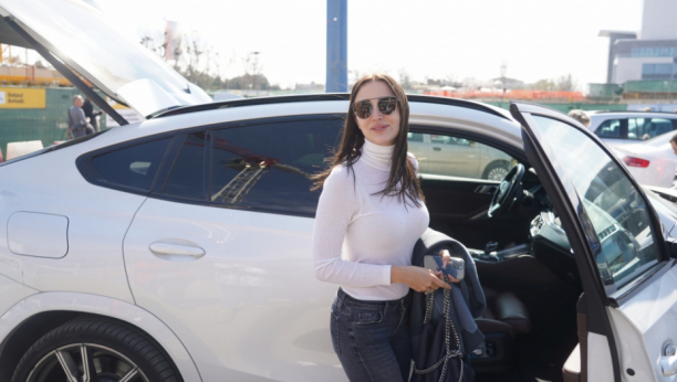 ODBILA DA DAJE IZJAVE Otkrivena lokacija na kojoj se nalazi Aleksandra Prijović dok njena porodica letuje Crnoj Gori, svi su primetili ovaj detalj