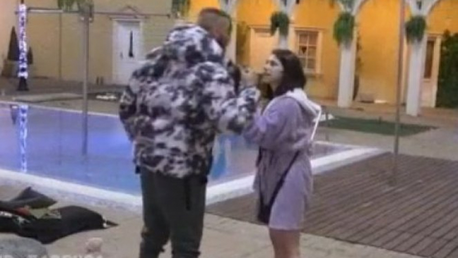 MILICA KRVNIČKI NASRNULA NA MENSURA! Isplivale jezive scene nasilja, Ajdarpašić dobio četiri pesnice u glavu! (VIDEO)