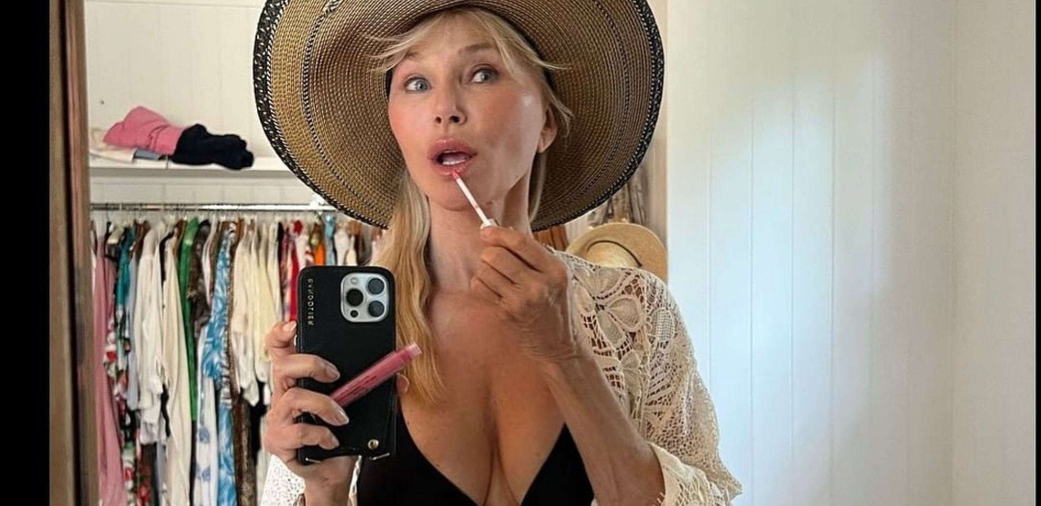 Seksi bakica oduševila fotografijom u kupaćem kostimu