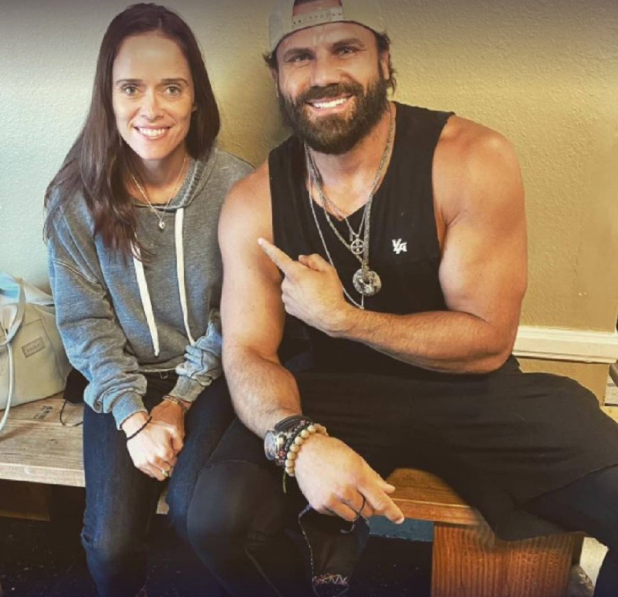 BIVŠOJ JE SLOMIO REBRA, A NEPOZNATU ŽENU JE IZBO! Lepotan iz kultne serije 