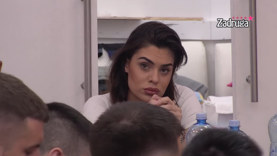 KAD SE LEGALIZUJE PROSTITUCIJA, DOBIĆEŠ DOŽIVOTNU PENZIJU! Miljana nisko uzvratila udarac Mini na prozivke vezane za Bebicu!