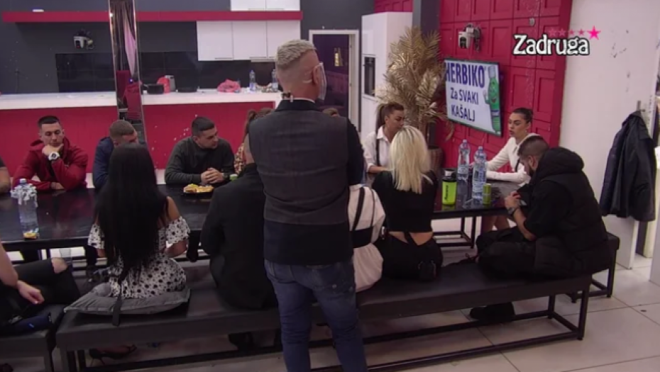 KAD SE LEGALIZUJE PROSTITUCIJA, DOBIĆEŠ DOŽIVOTNU PENZIJU! Miljana nisko uzvratila udarac Mini na prozivke vezane za Bebicu!