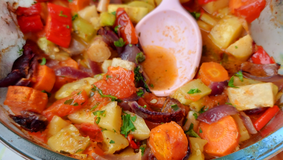 VRHUNSKI RECEPT ZA ZDRAV RUČAK Krompir sa povrćem, obrok  pun vitamina i minerala (VIDEO)