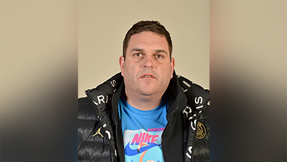 UKOLIKO STE POSLOVALI SA OVIM ČOVEKOM, ODMAH JAVITE POLICIJI U pitanju je velika prevara!