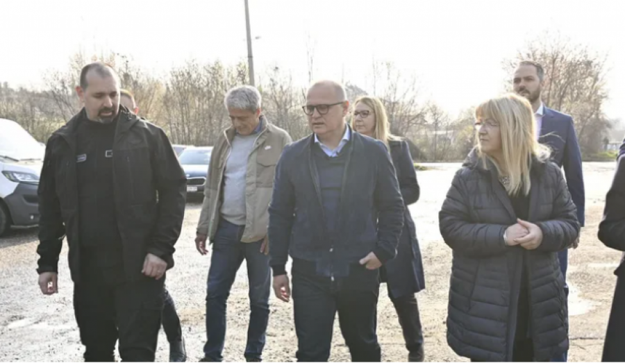 ISPUNJENO OBEĆANJE Vesić obišao početak čišćenja deponije iza Tehničke škole u Žarkovu (FOTO)