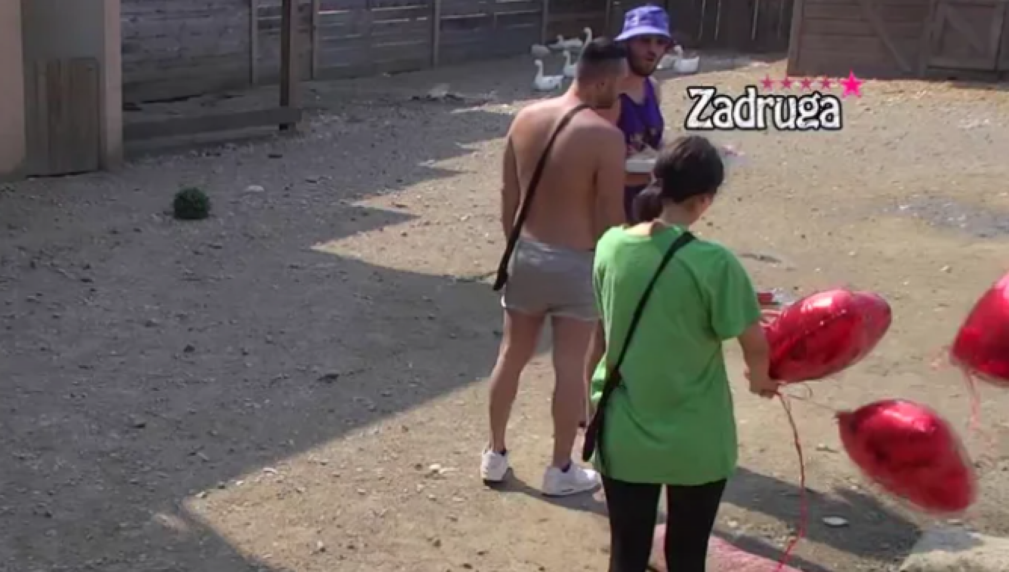 IMA DA BACIŠ TO! Mensur dobio poklon od Minine podrške, Milica odmah zapenila!