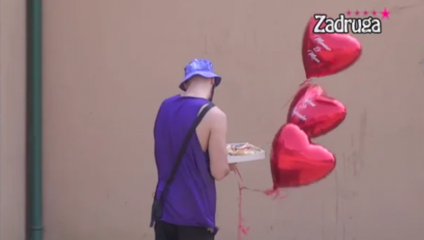 IMA DA BACIŠ TO! Mensur dobio poklon od Minine podrške, Milica odmah zapenila!