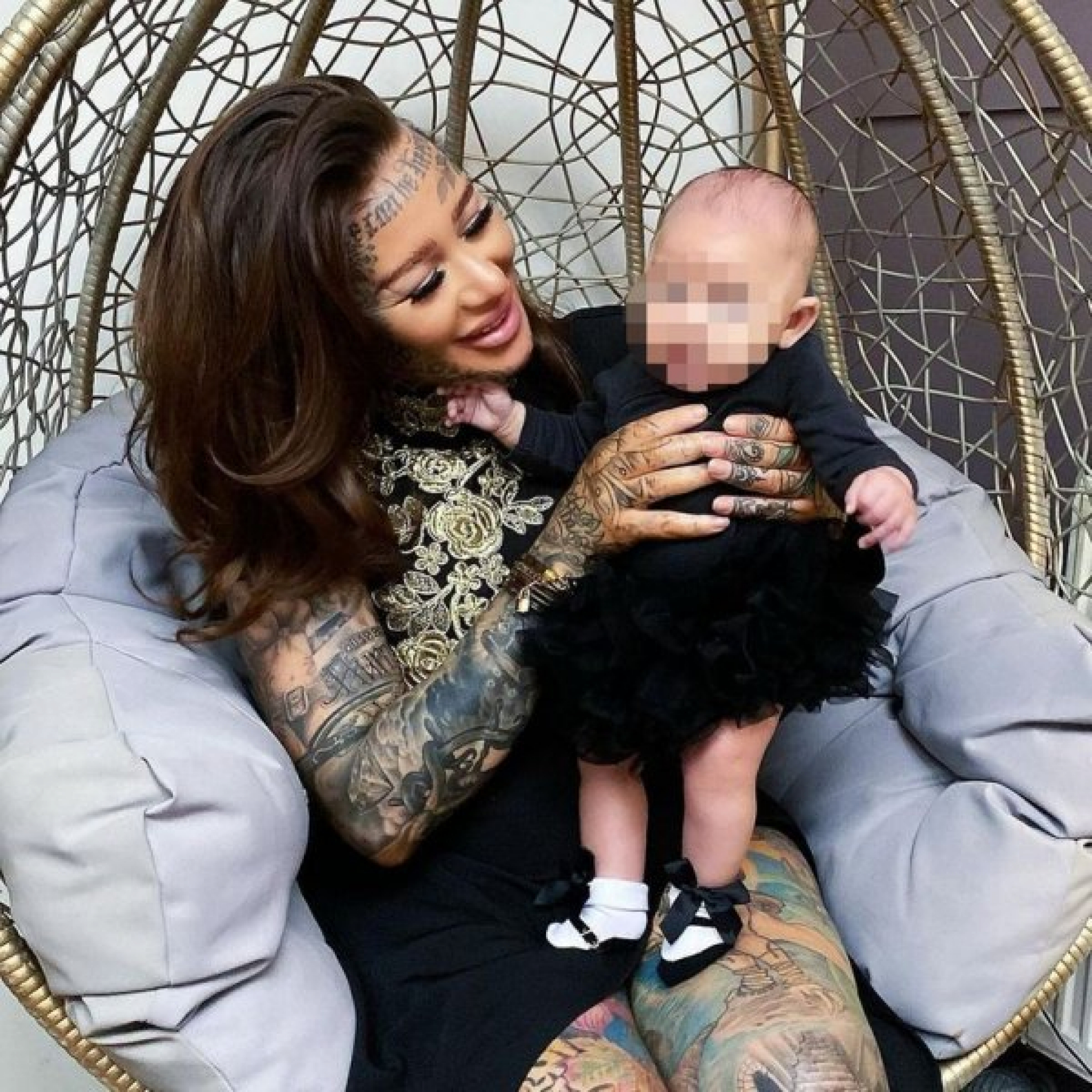 TETOVIRALA CELO TELO, A SAD NE MOŽE DA ŽIVI OD UVREDLJIVIH KOMENTARA 