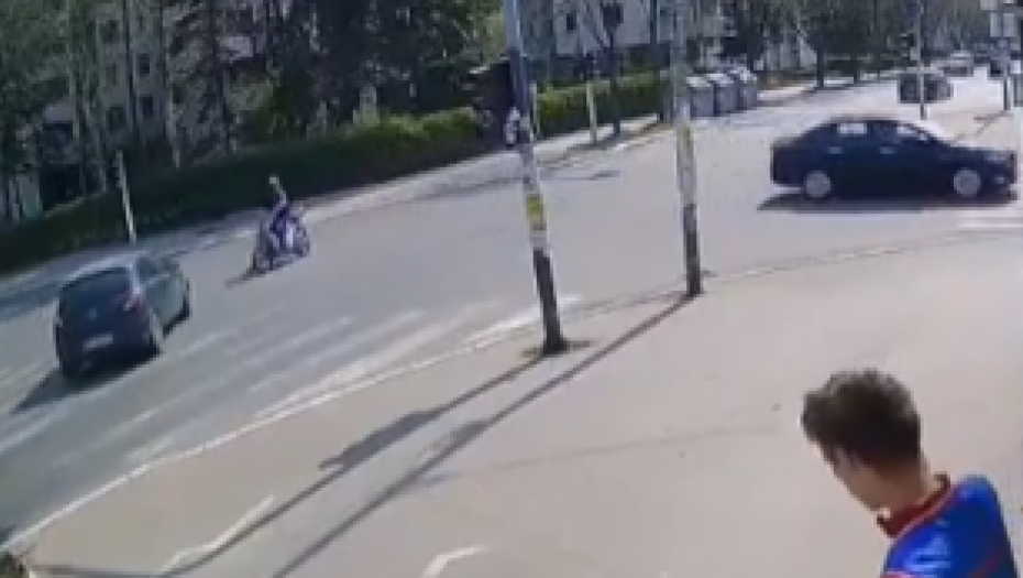 (UZNEMIRUJUĆI VIDEO) HOROR NA BEŽANIJSKOJ KOSI Udario motociklistu, pa pobegao!