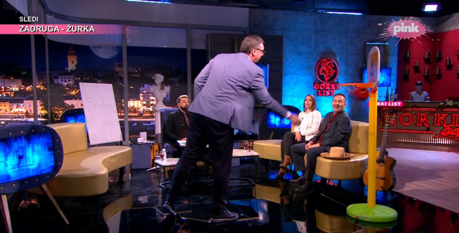 PREDSEDNIK U EMISIJI AMI G SHOW Vučić demonstrirao ogromno znanje: Znam svaku opštinu u Srbiji! (FOTO/VIDEO)