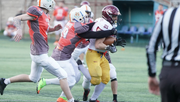 PRVA LIGA SRBIJE U AMERIČKOM FUDBALU Vukovi i Kragujevac nemilosrdni, Zmajevi sigurni protiv Novog Sada