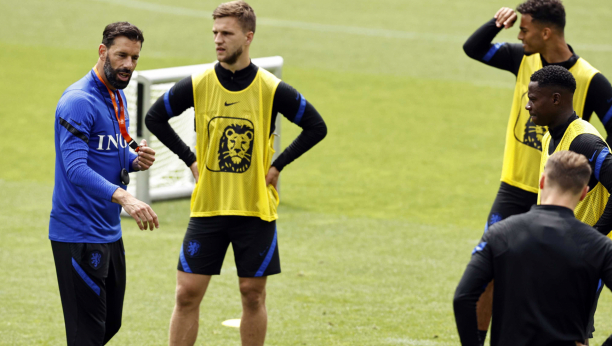 LEGENDA NA KLUPI "FILIPSOVACA" PSV predstavio novog trenera!