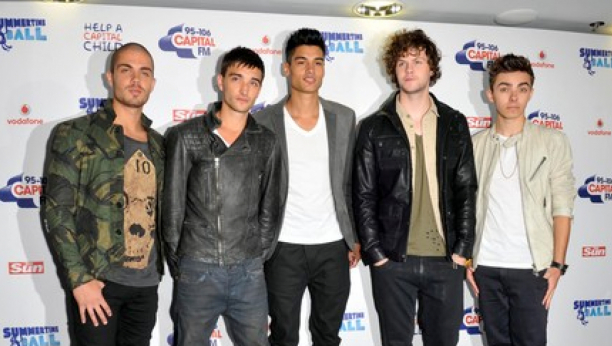 Pevač (33) POZNATOG BENDA PREMINUO ZBOG TUMORA NA MOZGU: Bio je progresivan i nisu uspeli da ga operišu, evo kako se prepoznaje