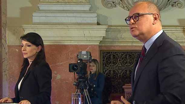 GORAN VESIĆ ISTERAO MARINIKU TEPIĆ NA ČISTAC Potpisala si rezoluciju kojom se Srbija krivi za genocid u Srebrenici - Đilasova perjanica ćutala kao zalivena!