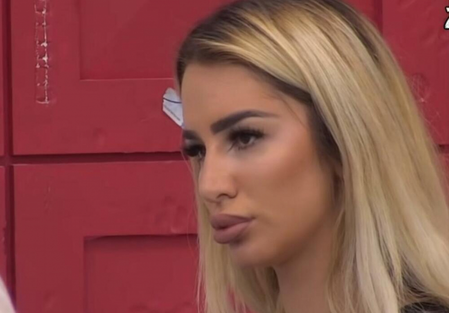 DEJAN DOŽIVEO POMRAČENJE! Aleksandra iznela javno njihovu intimu, on napravio haos, u besu razvalio vrata!