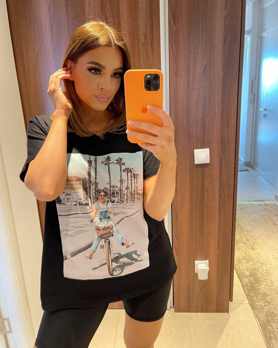 PEVAČICA OBJAVILA FOTKU SA TRUDNIČKIM STOMAKOM! Novom objavom oduševila je pratioce, a komentari su se samo nizali!