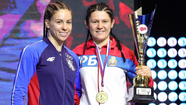 Snežani Šiljković šampionski pehar 59. Beogradskog pobednika u konkurenciji bokserki!