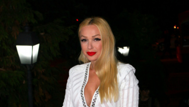 BIVŠA ŽENA DADA POLUMENTE PODVODILA DEVOJKE?! Isplivali novi detalji i cene: Šavija uzimala 1.000 evra, Dušica zadržavala većinu sume?!