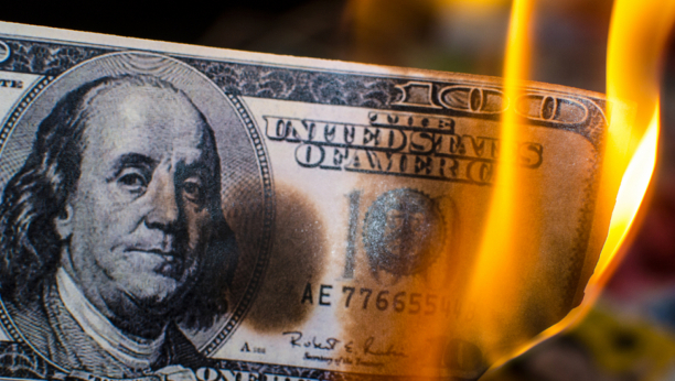 AMERIČKI PROFESOR UPOZORAVA Dolar se ruši pod ruskim udarom, ali sami smo krivi za to