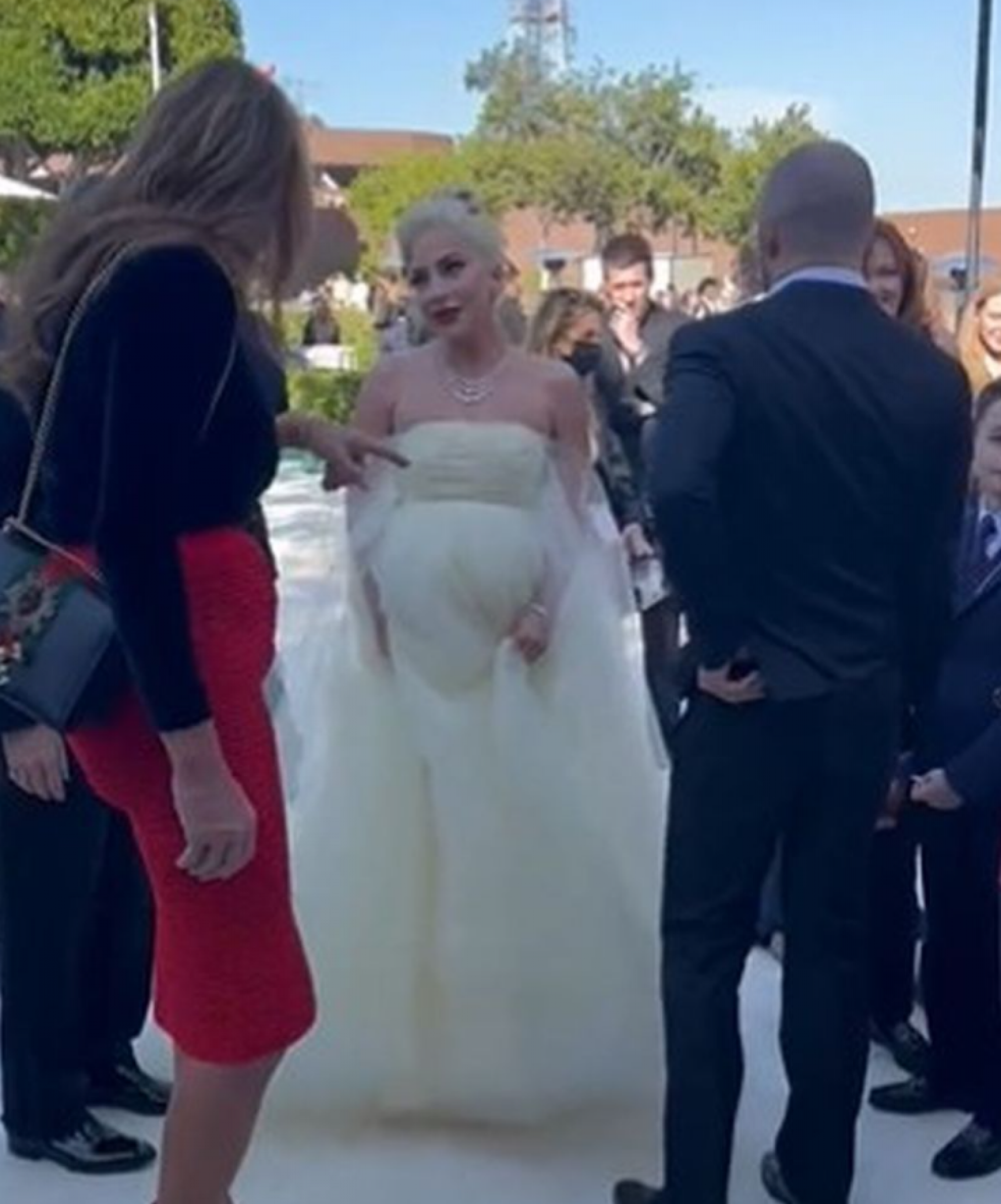 ONA JE STVARNO MRZI! Zbog snimka susreta Lejdi Gage i Kejtlin Džener društvene mreže gore! (VIDEO)